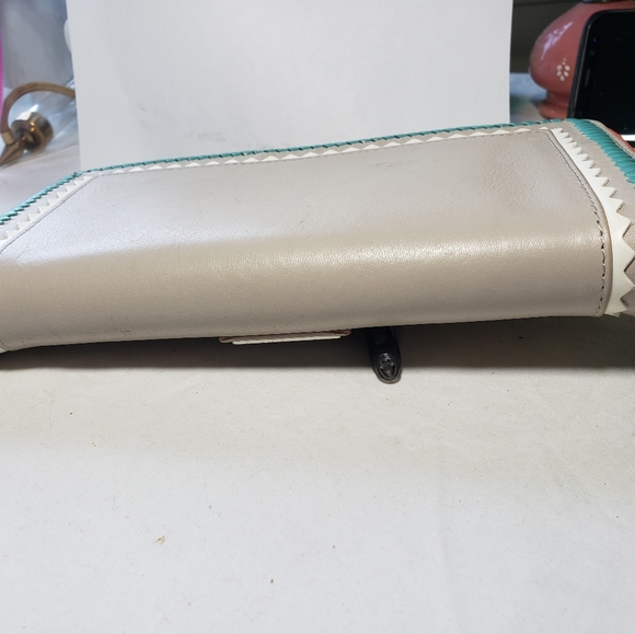 C8,245 BCBGMaxAzria Zipper Wallet Clutch - Picture 4 of 8